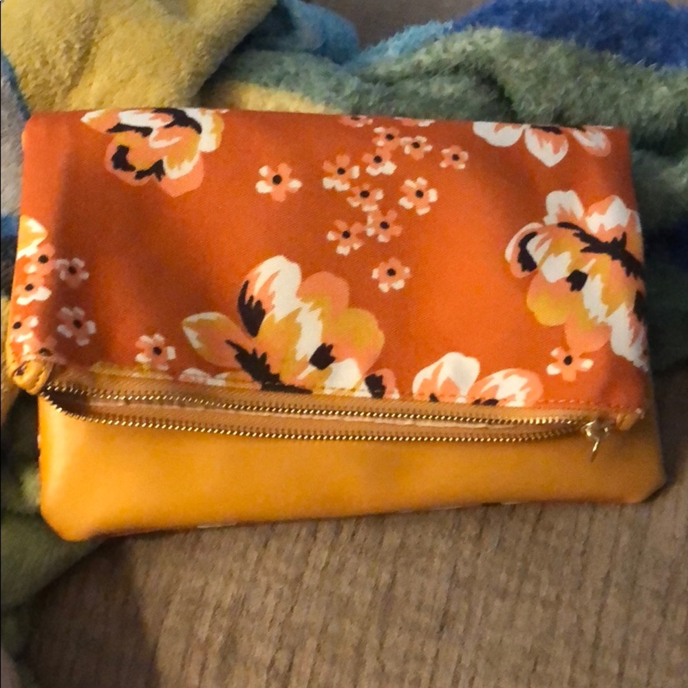 Floral clutch - NWOT